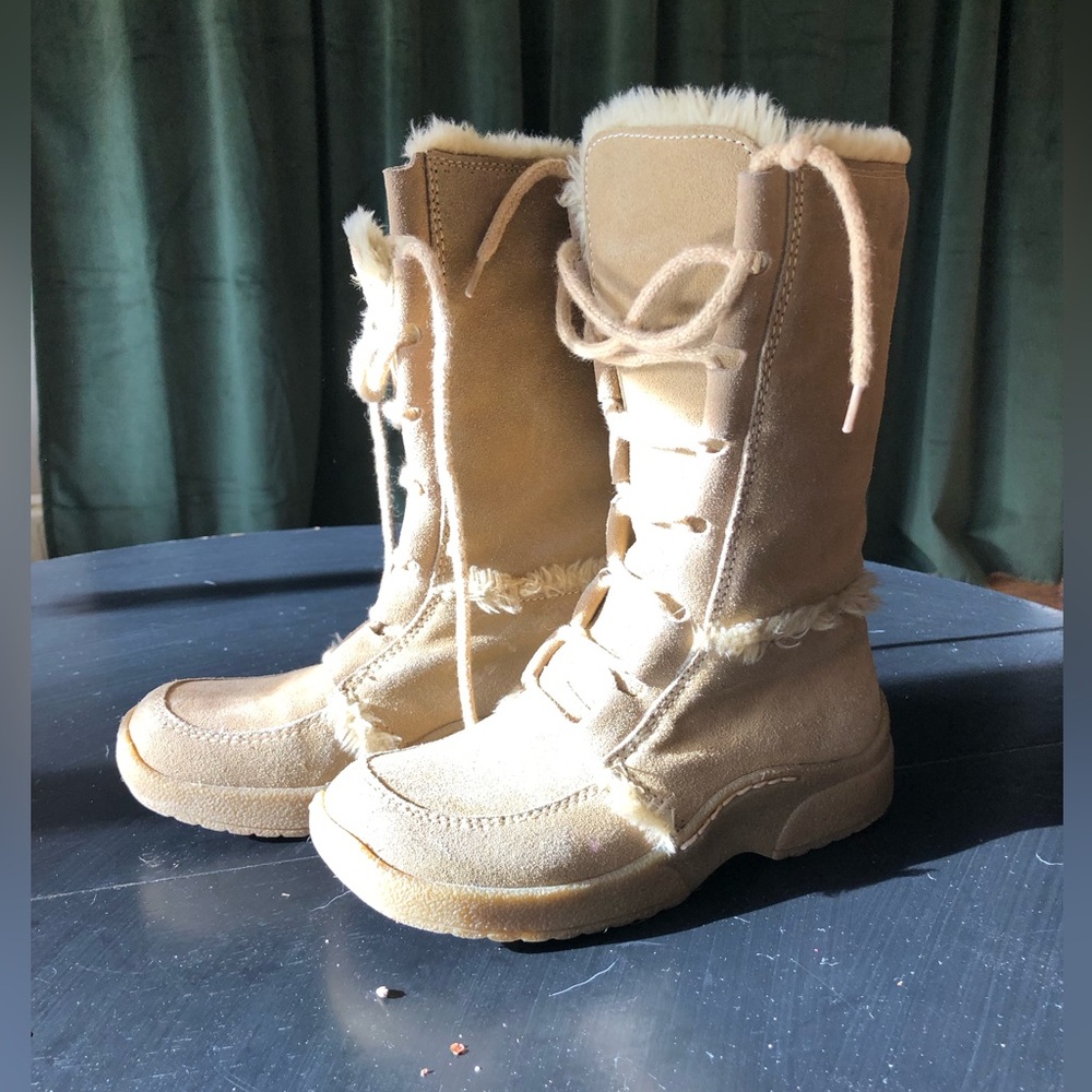 Women’s Retro Y2K Moccasin Boots Size 6!! ✨